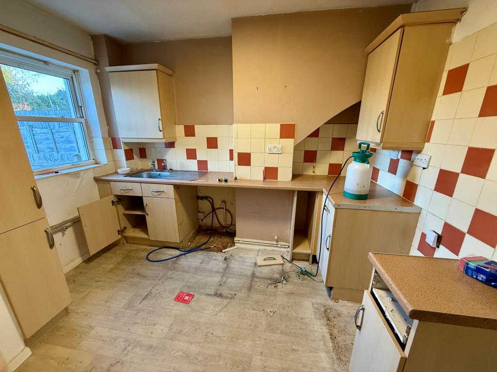Lot: 144 - HOUSE IN NEED OF IMPROVEMENT - Kitchen